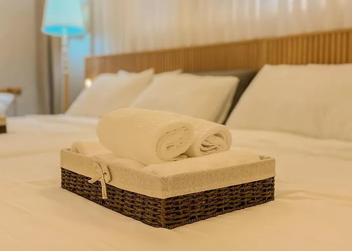 Gangnam,5 People,3minute Walk From Seonjeongneung Station,20 Minutes Jamsil, Itaewon