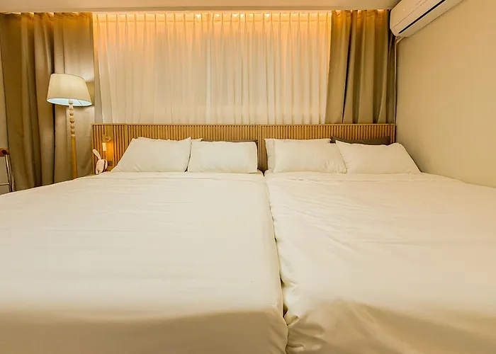 Gangnam,5 People,3minute Walk From Seonjeongneung Station,20 Minutes Jamsil, Itaewon *